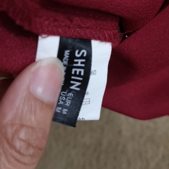 Scalloped Short Sleeve Top - Picture 3 of 3